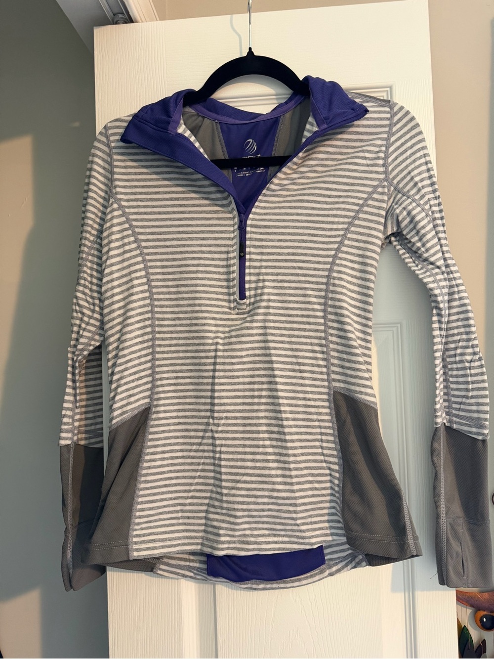 Long sleeve workout top